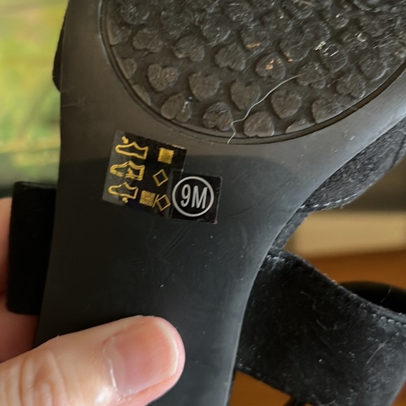 8.  Chinese Laundry Micro Suede Heels in Black, Size 9M - Picture 14 of 16